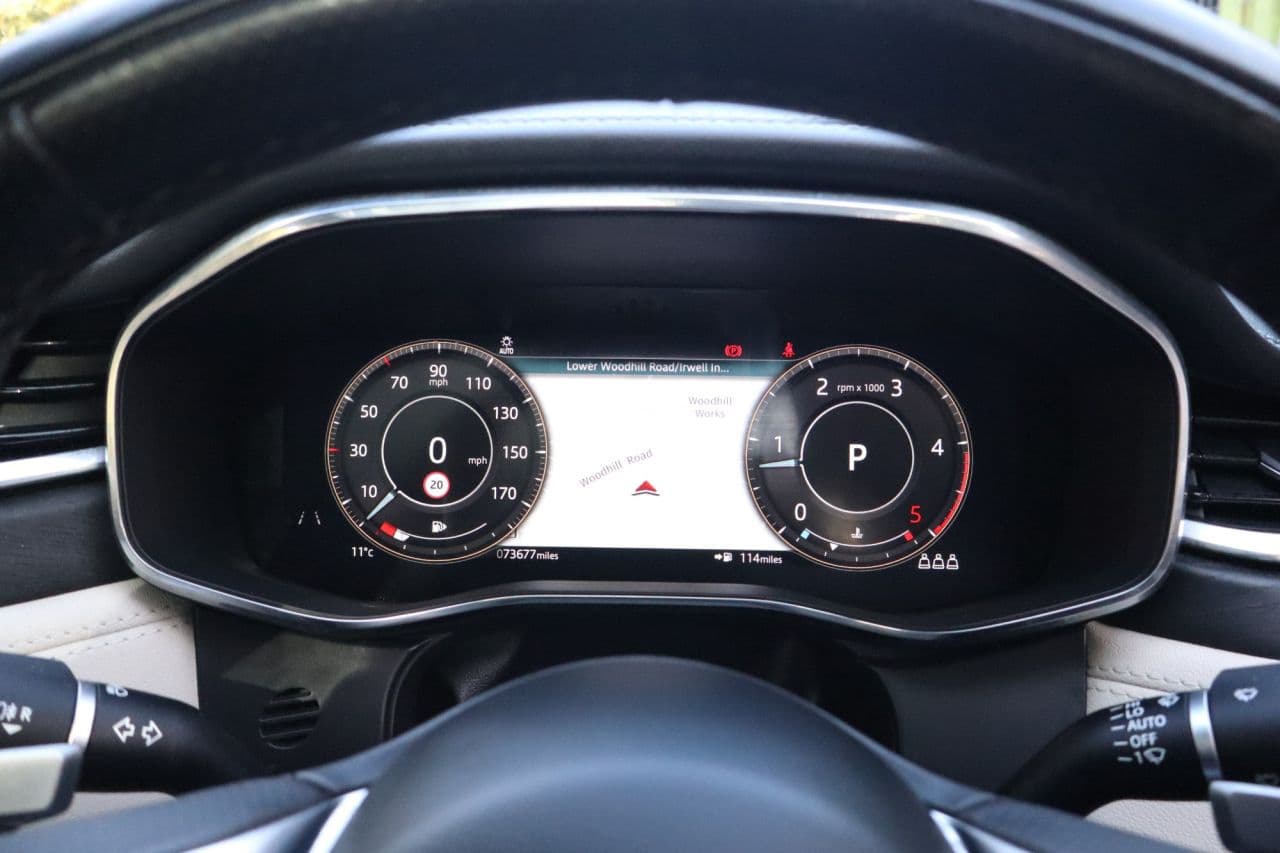 Jaguar F-Pace 2.0 D200 MHEV R-Dynamic HSE — image 18