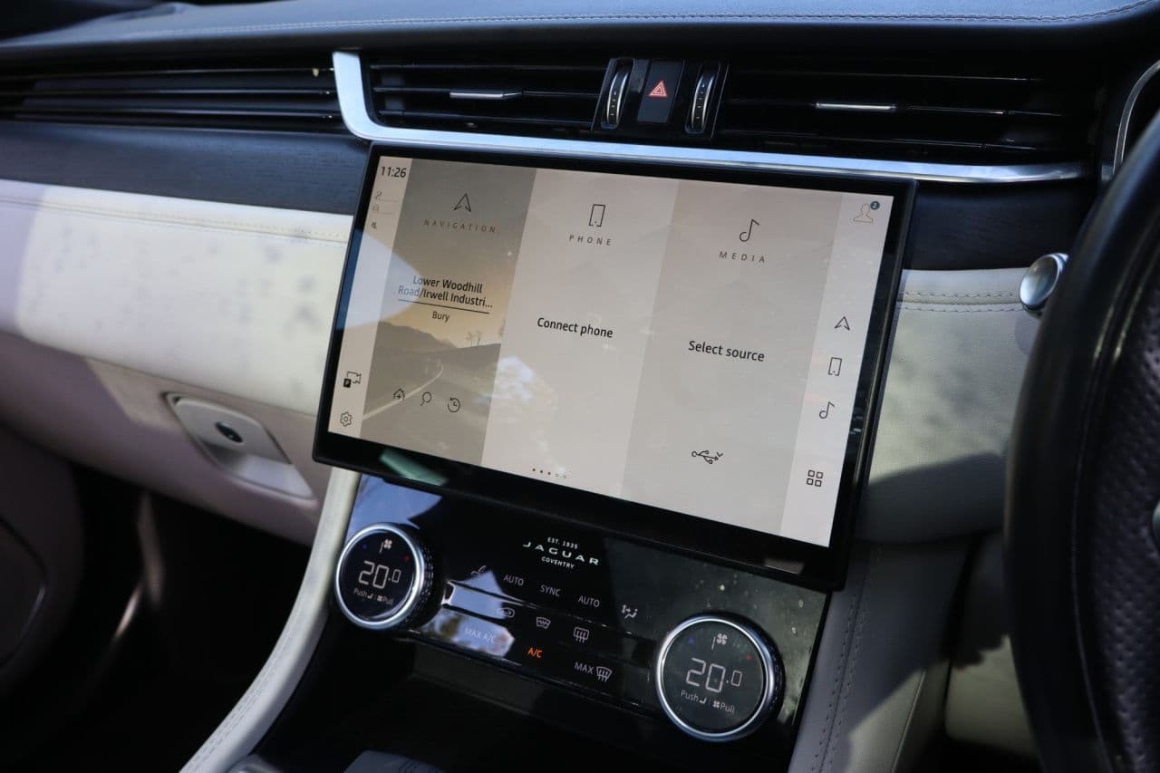 Jaguar F-Pace 2.0 D200 MHEV R-Dynamic HSE — image 20
