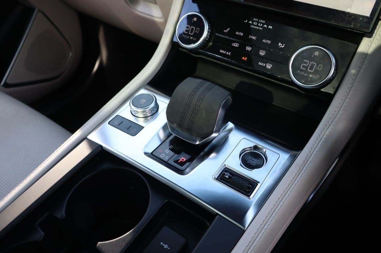 Jaguar F-Pace 2.0 D200 MHEV R-Dynamic HSE — image 21