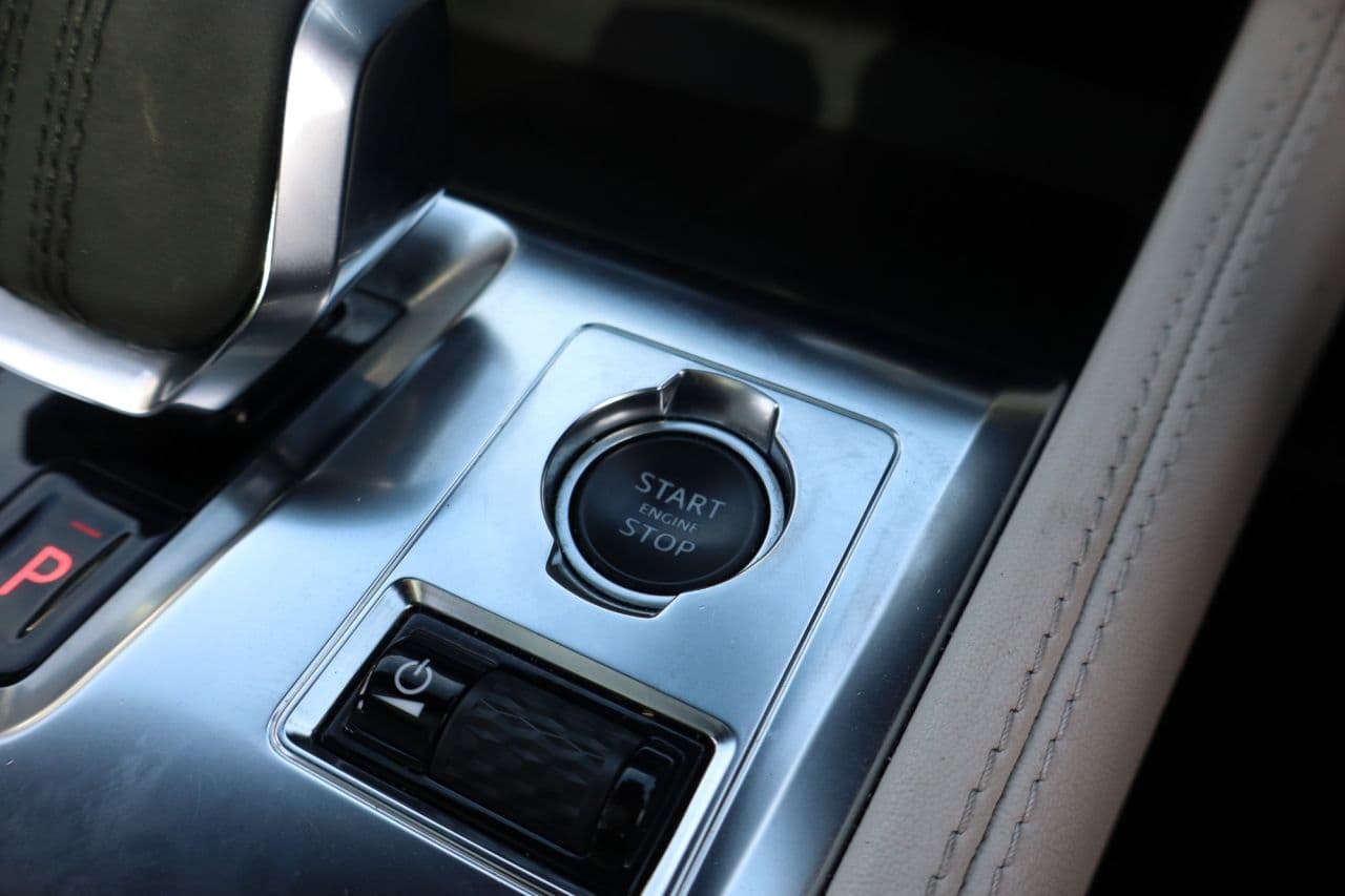 Jaguar F-Pace 2.0 D200 MHEV R-Dynamic HSE — image 23