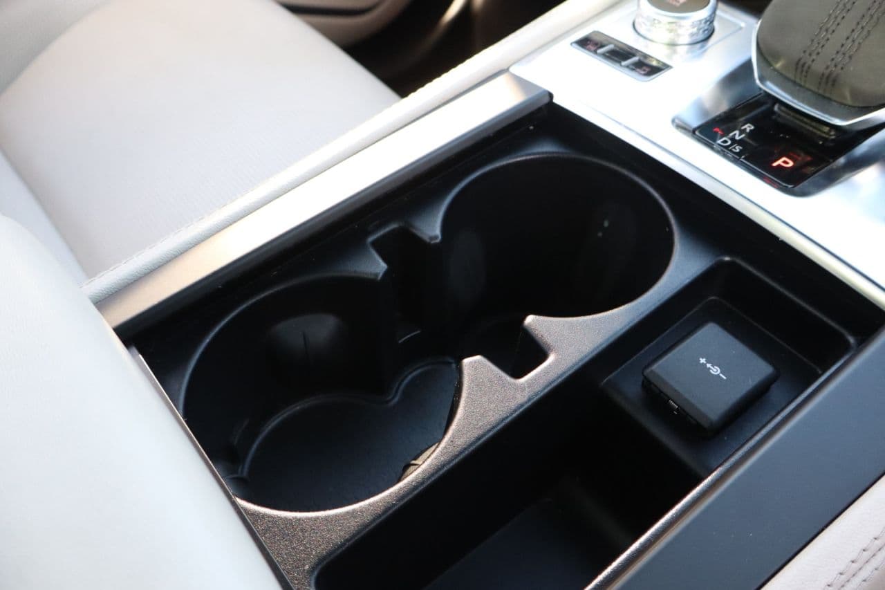 Jaguar F-Pace 2.0 D200 MHEV R-Dynamic HSE — image 26