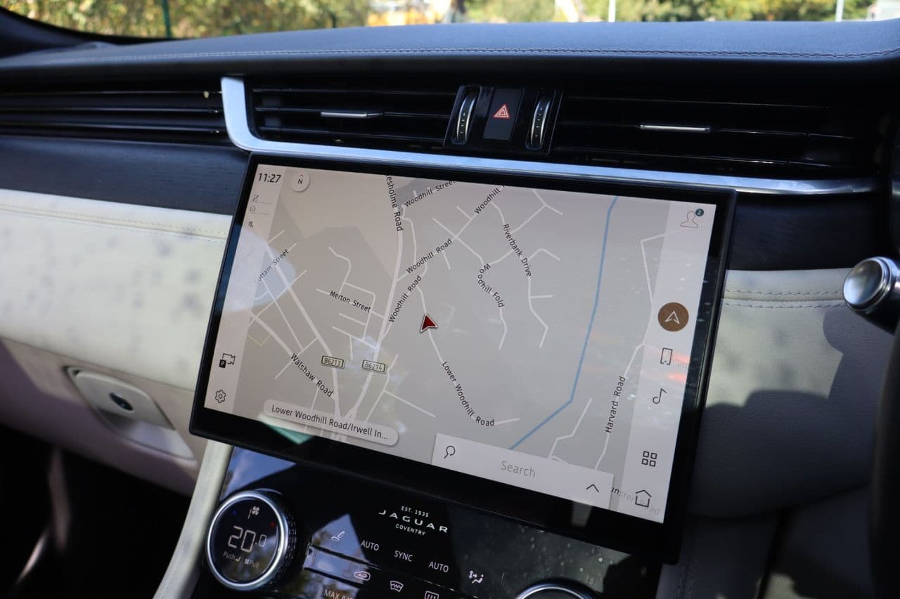Jaguar F-Pace 2.0 D200 MHEV R-Dynamic HSE — image 30