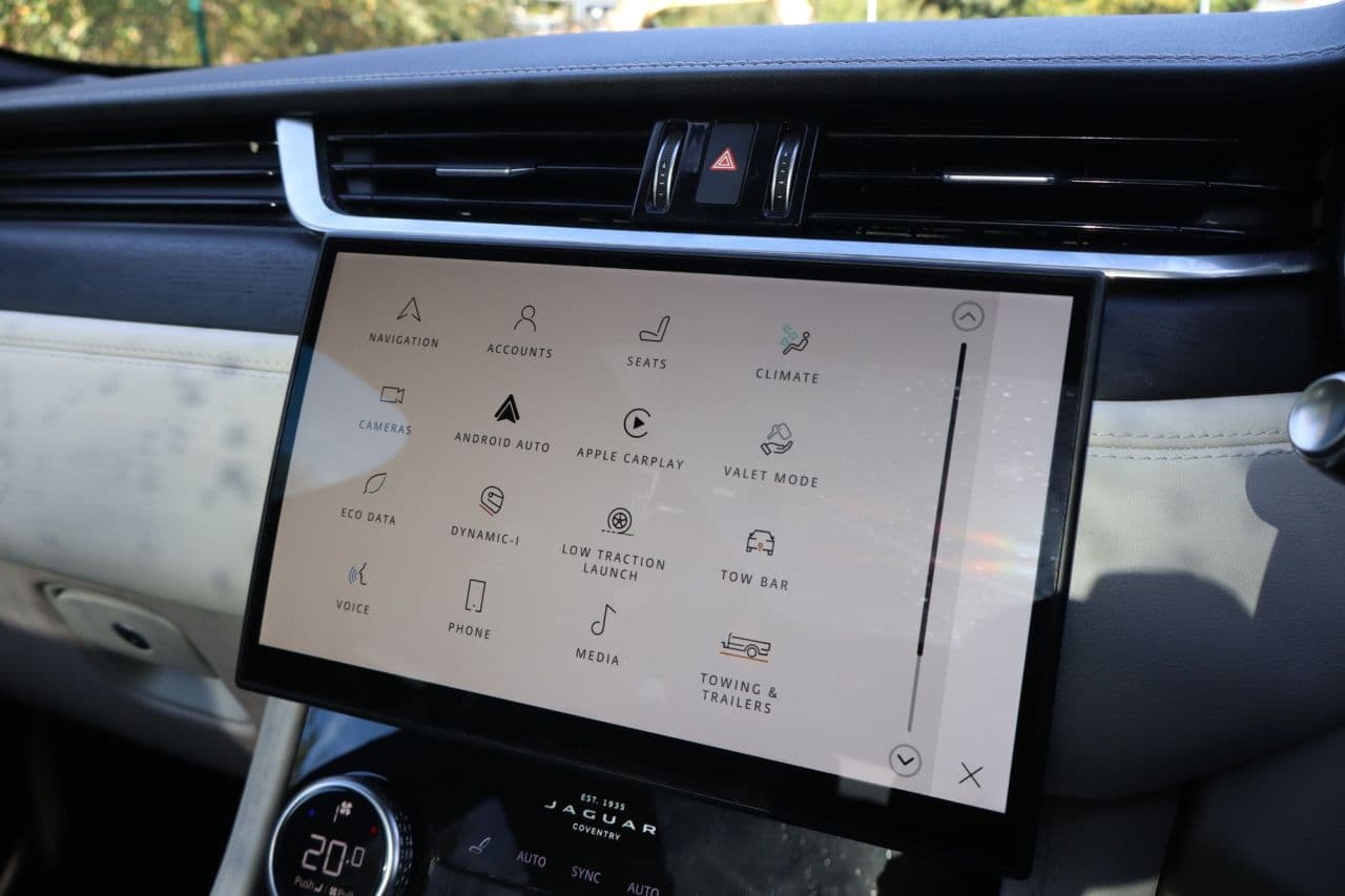 Jaguar F-Pace 2.0 D200 MHEV R-Dynamic HSE — image 33