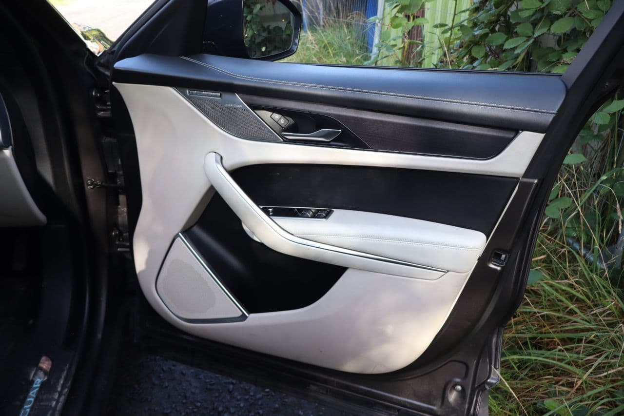 Jaguar F-Pace 2.0 D200 MHEV R-Dynamic HSE — image 49