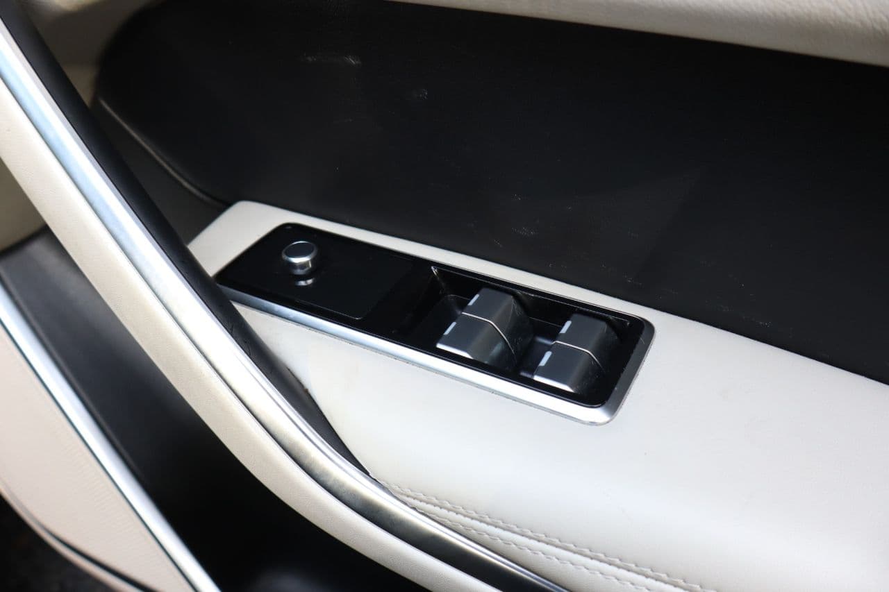 Jaguar F-Pace 2.0 D200 MHEV R-Dynamic HSE — image 50