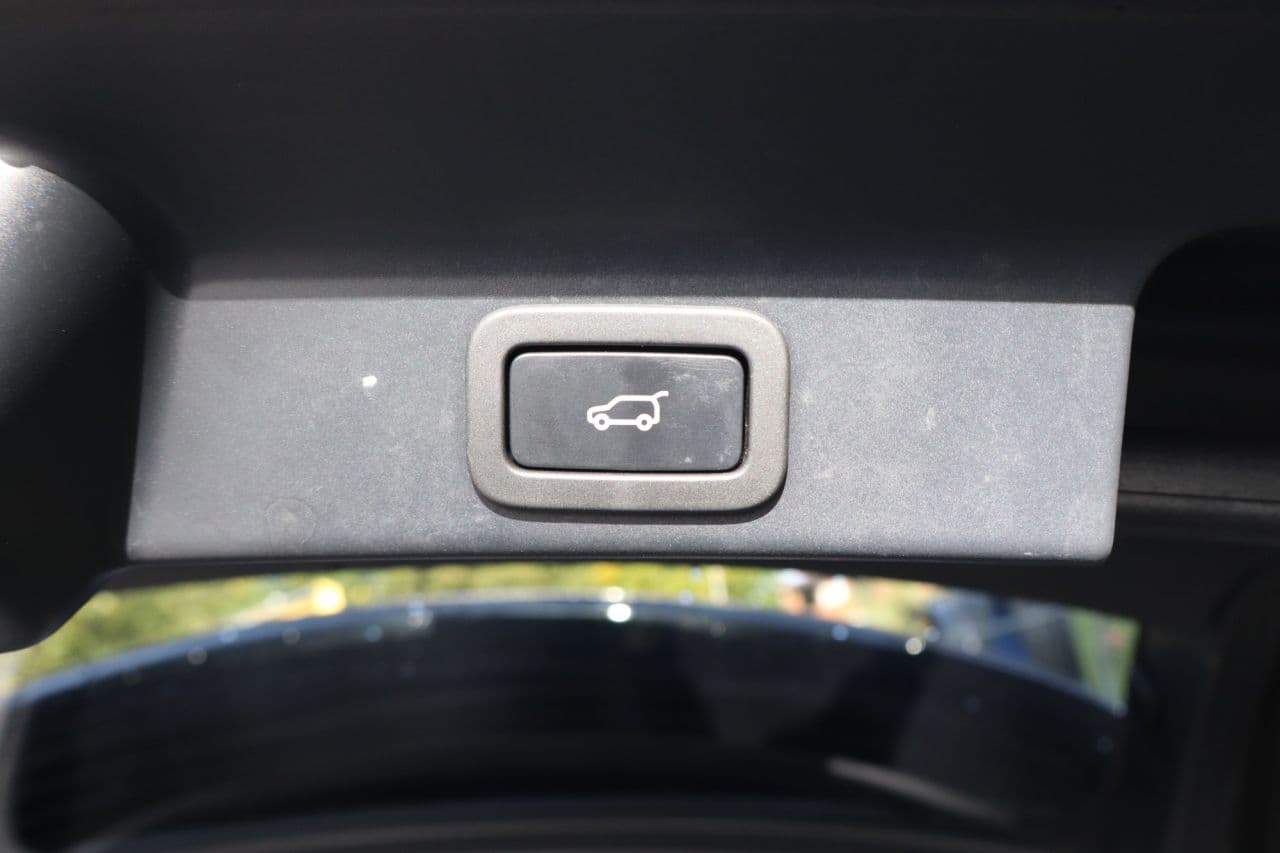 Jaguar F-Pace 2.0 D200 MHEV R-Dynamic HSE — image 48