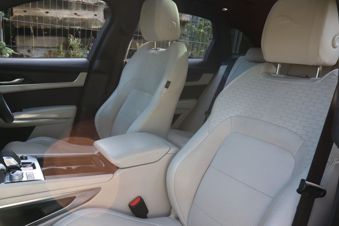 Jaguar F-Pace 2.0 D200 MHEV R-Dynamic HSE — image 44