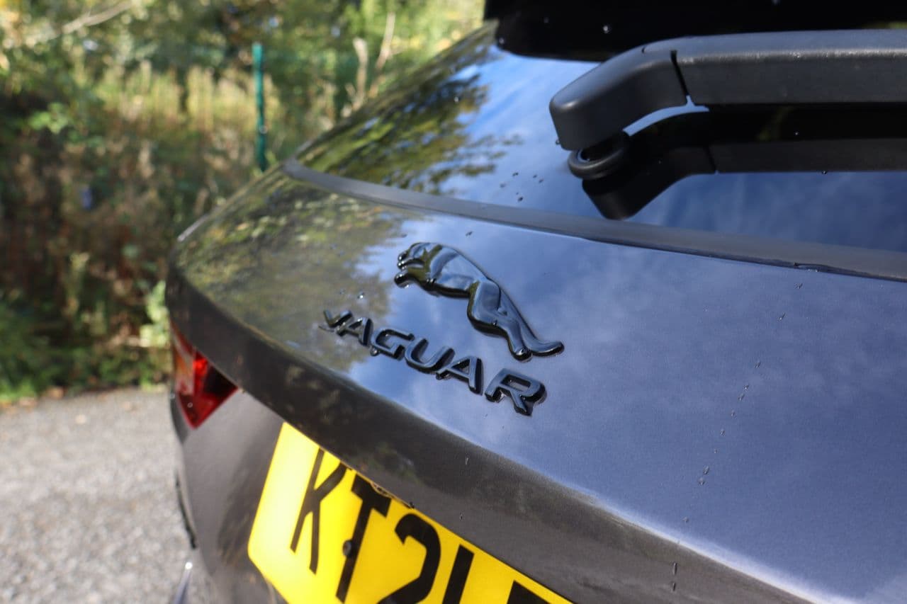 Jaguar F-Pace 2.0 D200 MHEV R-Dynamic HSE — image 57