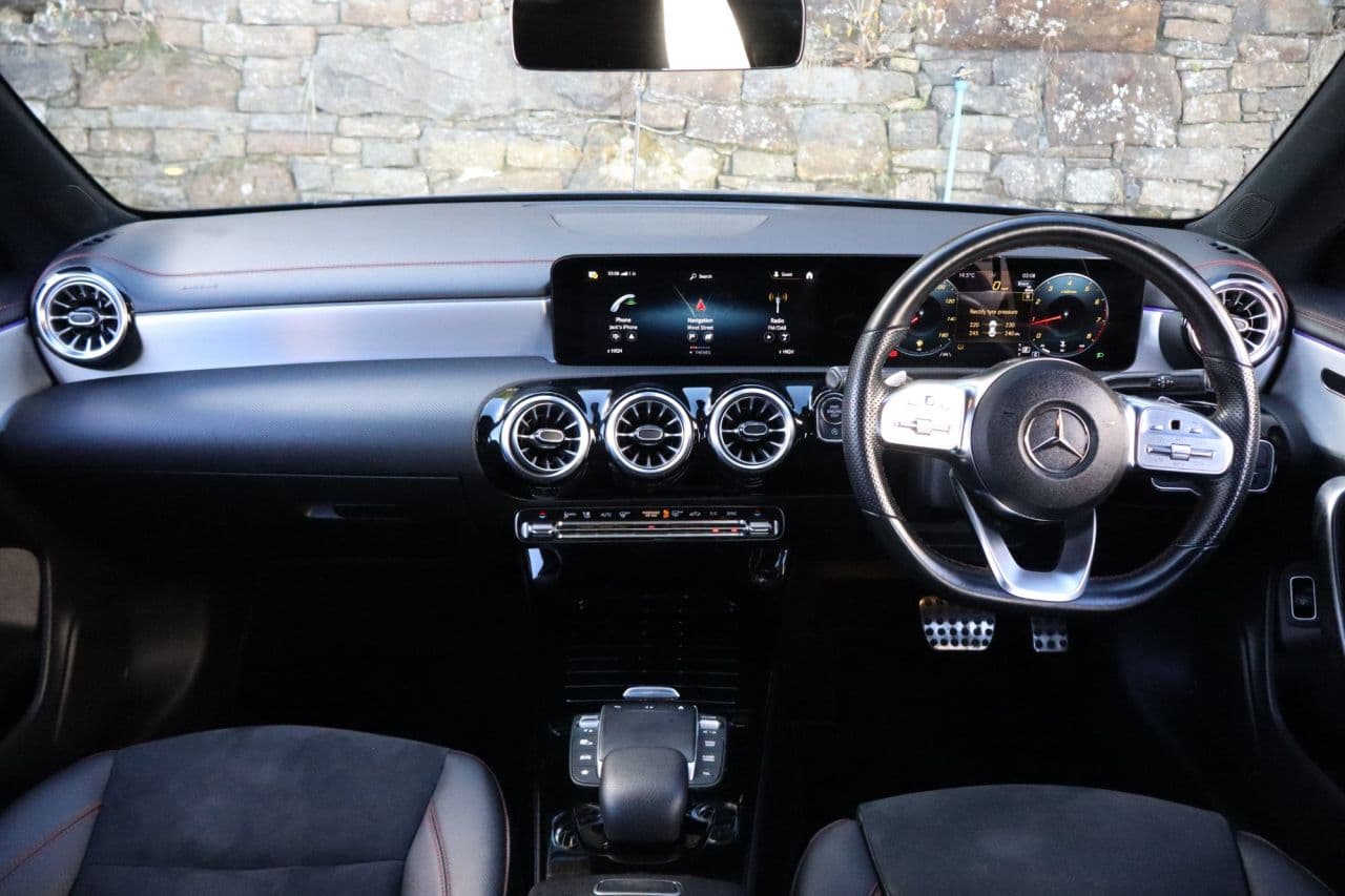 Mercedes-Benz Cla 1.3 CLA200 AMG Line (Executive) — image 13
