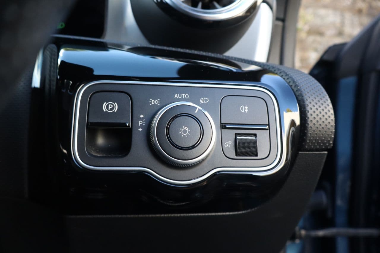 Mercedes-Benz Cla 1.3 CLA200 AMG Line (Executive) — image 44