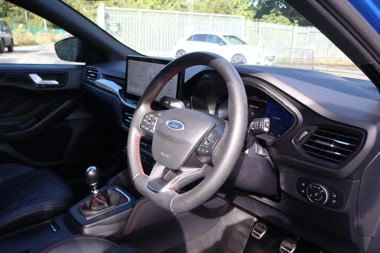 Ford Focus 1.0T EcoBoost MHEV ST-Line X Edition — image 8