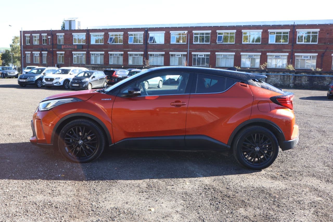 Toyota C-hr 2.0 VVT-h Orange Edition — image 11