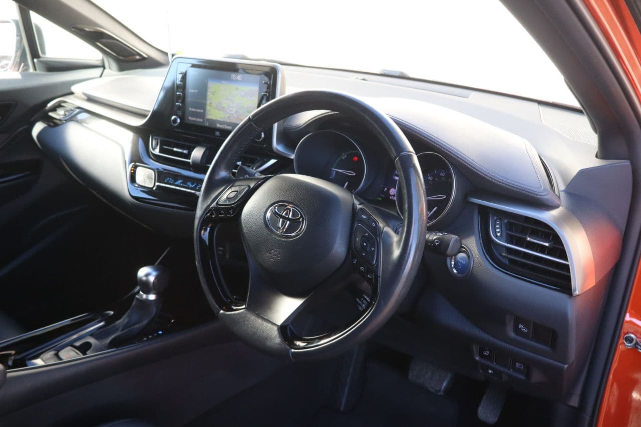 Toyota C-hr 2.0 VVT-h Orange Edition — image 14