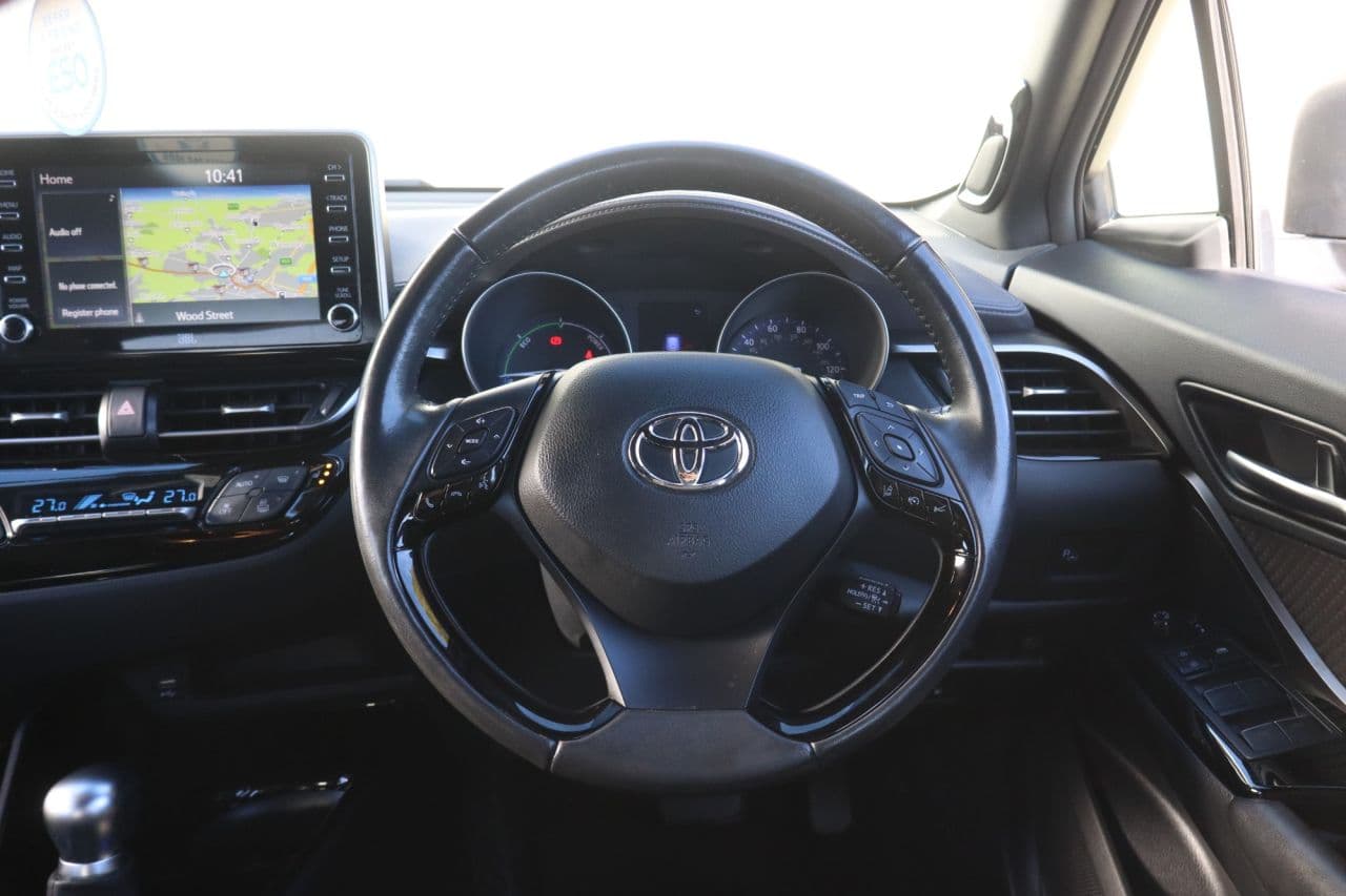Toyota C-hr 2.0 VVT-h Orange Edition — image 16