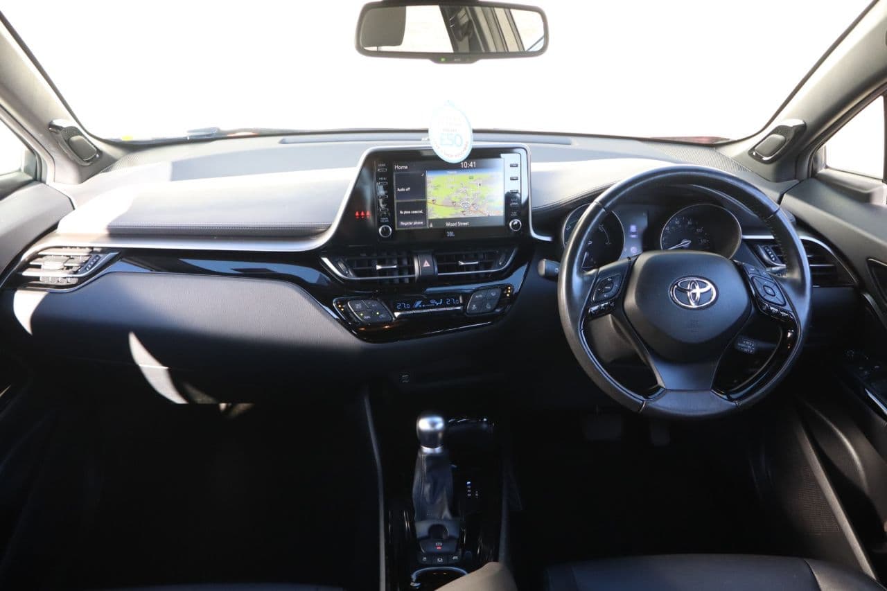 Toyota C-hr 2.0 VVT-h Orange Edition — image 12