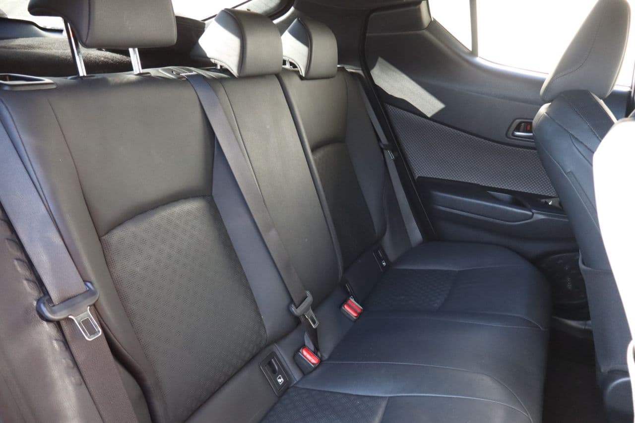 Toyota C-hr 2.0 VVT-h Orange Edition — image 41