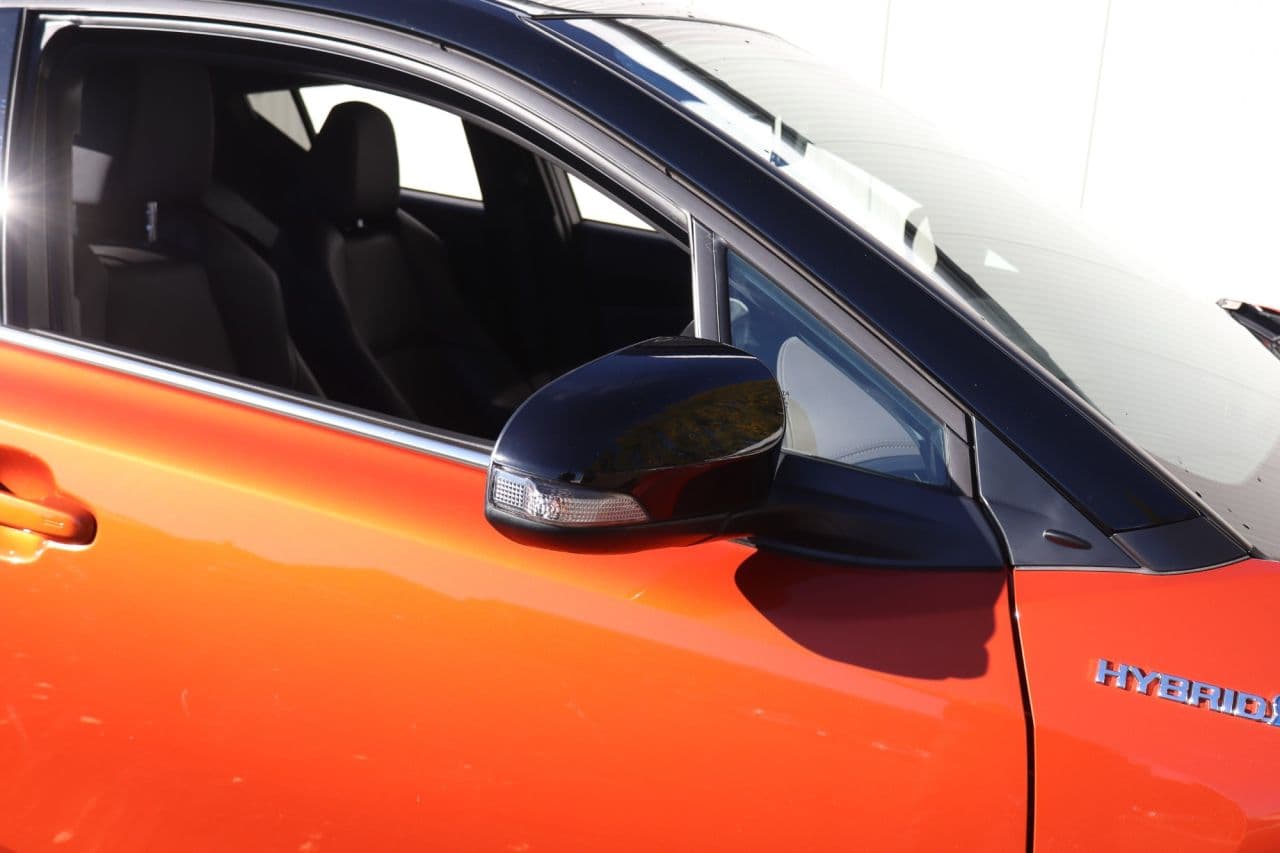 Toyota C-hr 2.0 VVT-h Orange Edition — image 49
