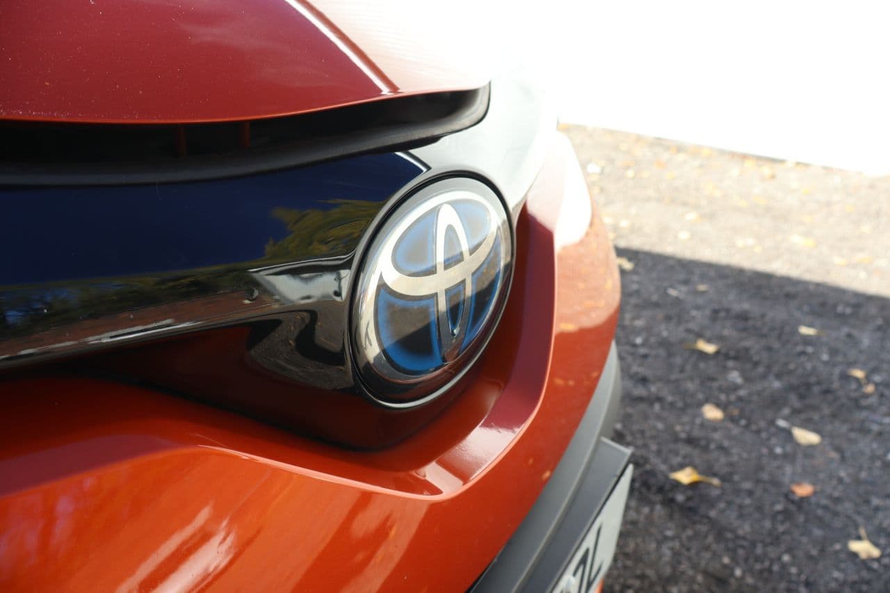Toyota C-hr 2.0 VVT-h Orange Edition — image 53