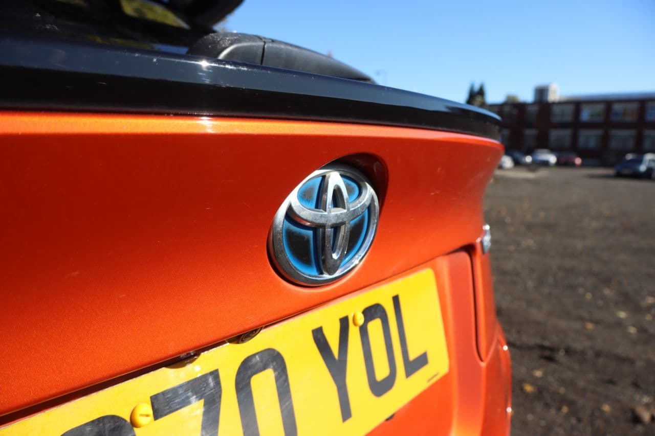 Toyota C-hr 2.0 VVT-h Orange Edition — image 55