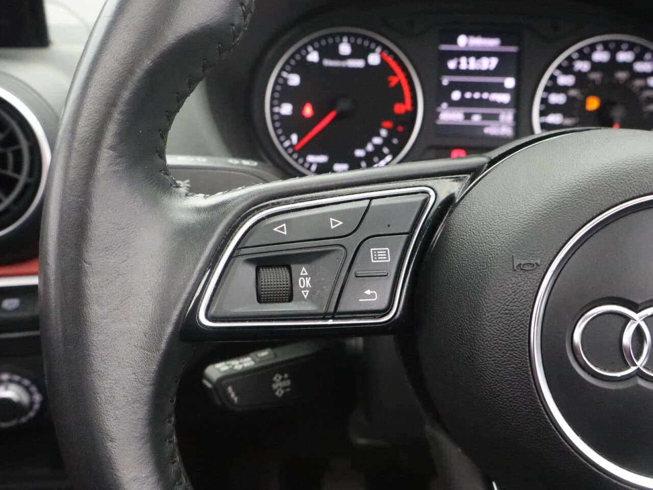 Audi Q2 1.5 TFSI CoD 35 Sport (Pan Roof Comfort+Sound) — image 32