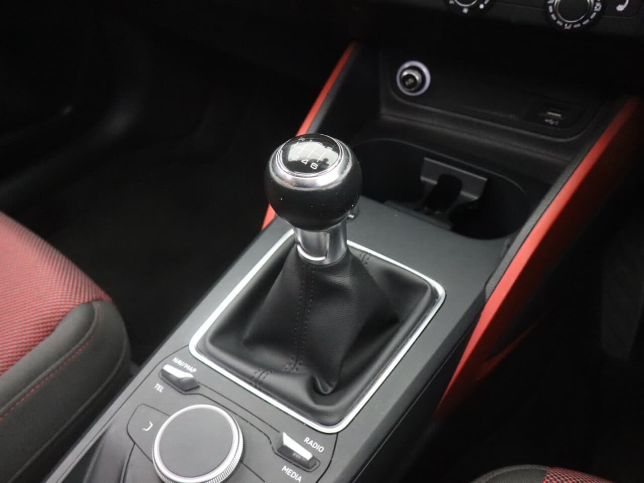Audi Q2 1.5 TFSI CoD 35 Sport (Pan Roof Comfort+Sound) — image 36
