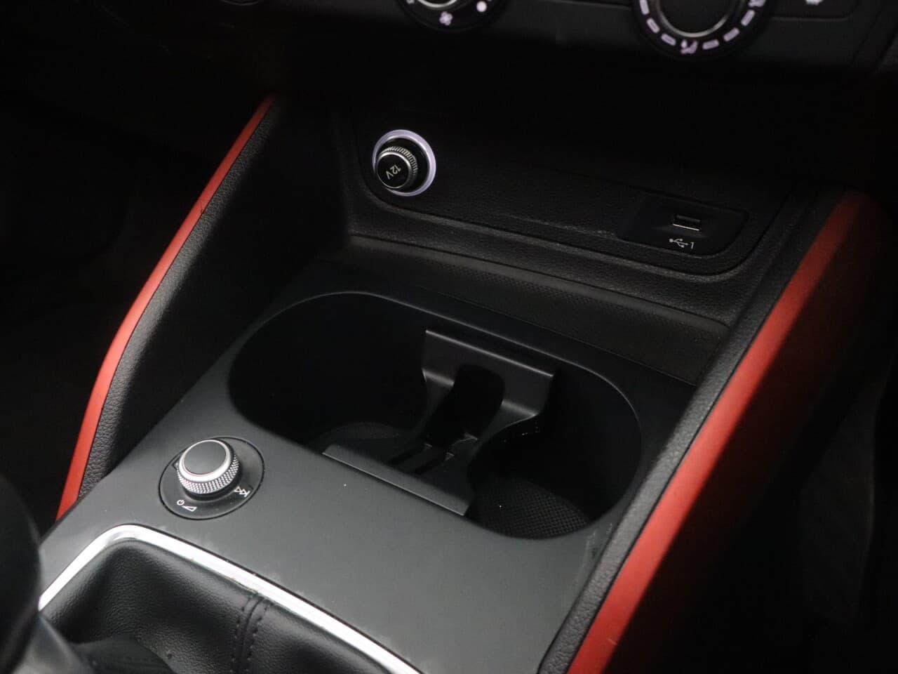 Audi Q2 1.5 TFSI CoD 35 Sport (Pan Roof Comfort+Sound) — image 39