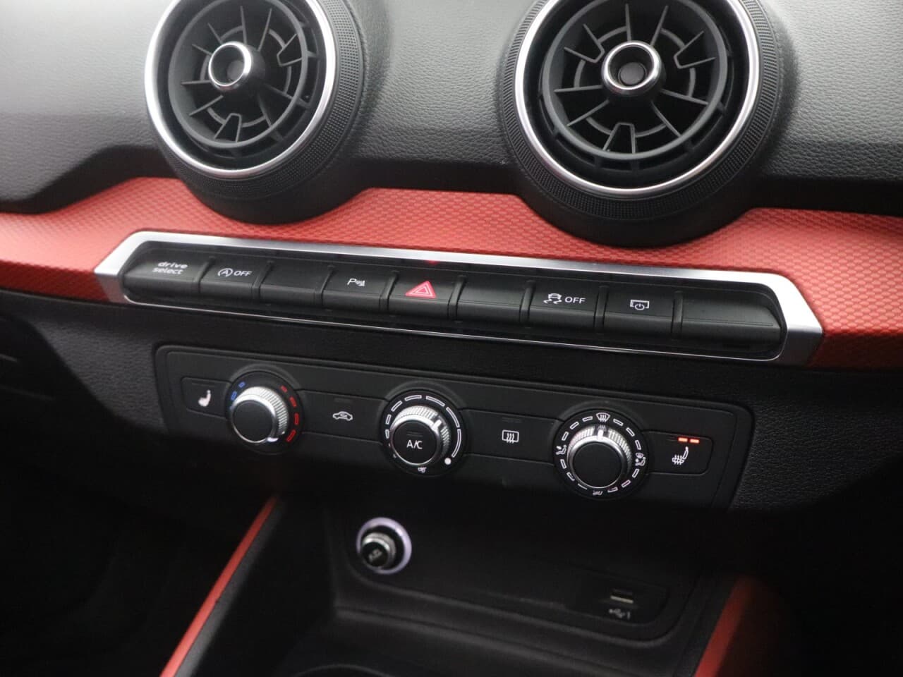 Audi Q2 1.5 TFSI CoD 35 Sport (Pan Roof Comfort+Sound) — image 40