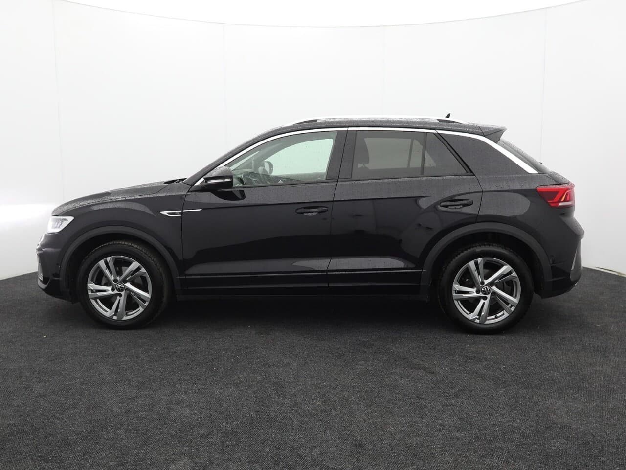 Volkswagen T-Roc 1.5 TSI R-Line — image 6