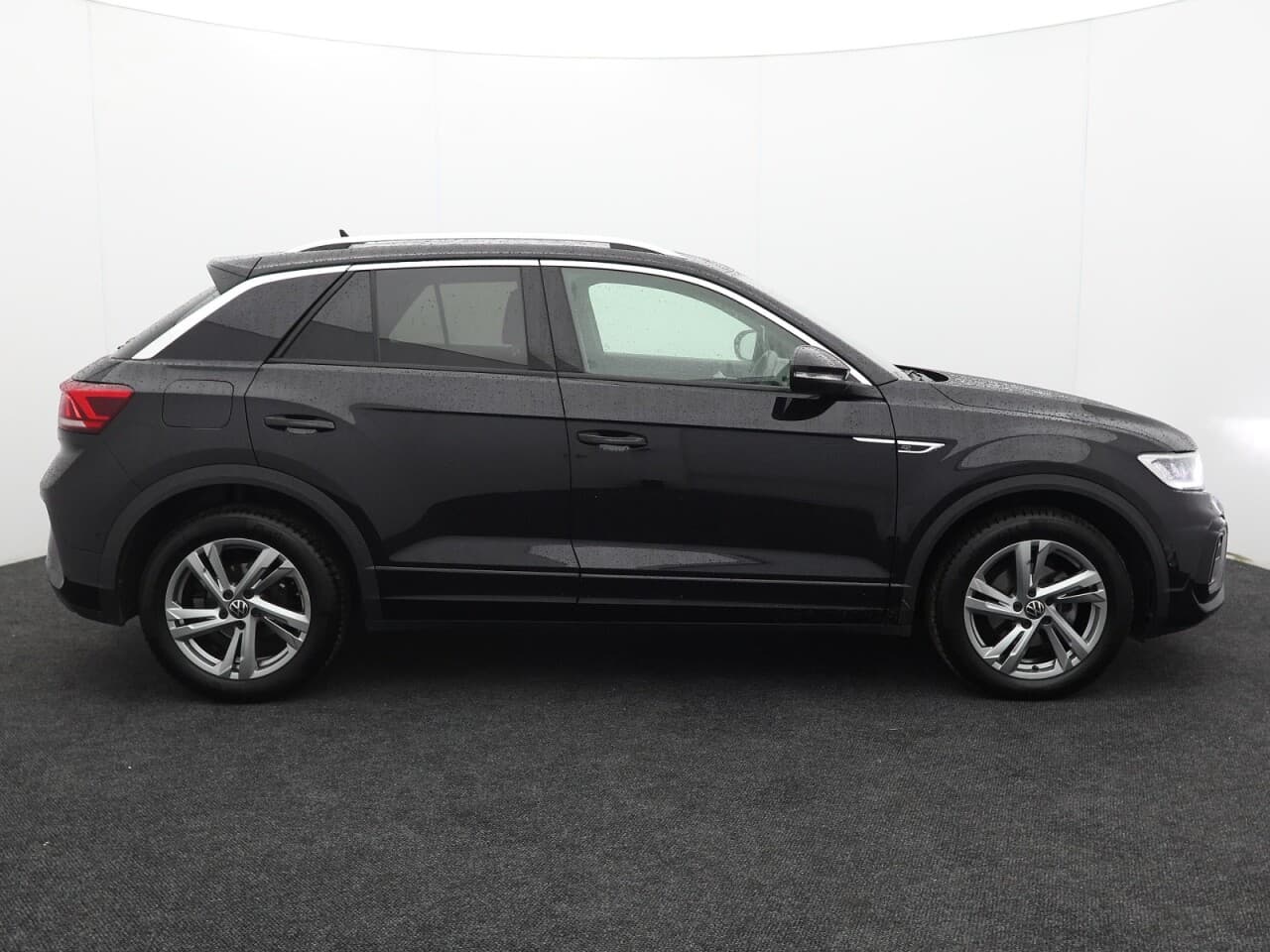 Volkswagen T-Roc 1.5 TSI R-Line — image 11