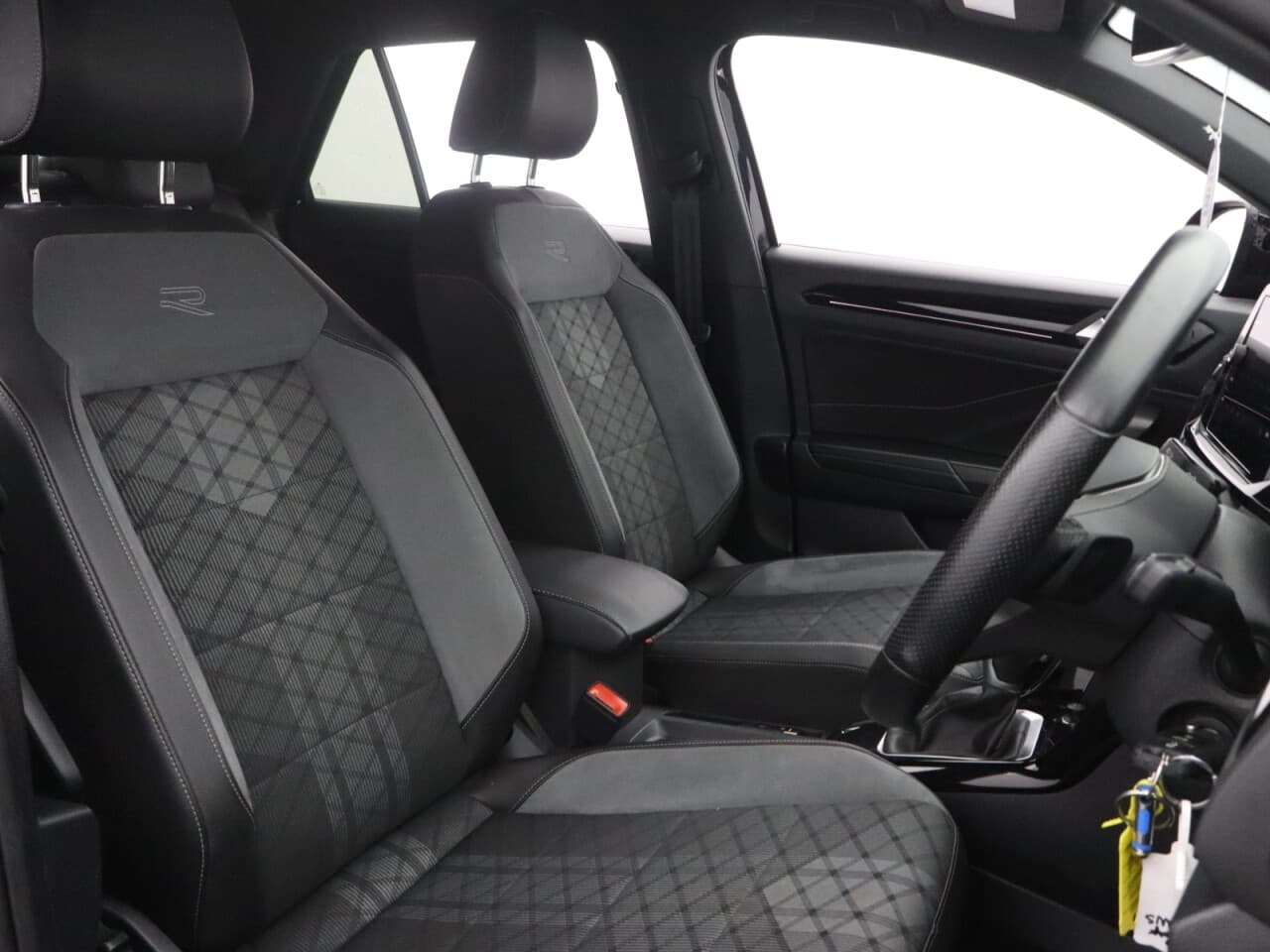 Volkswagen T-Roc 1.5 TSI R-Line — image 14