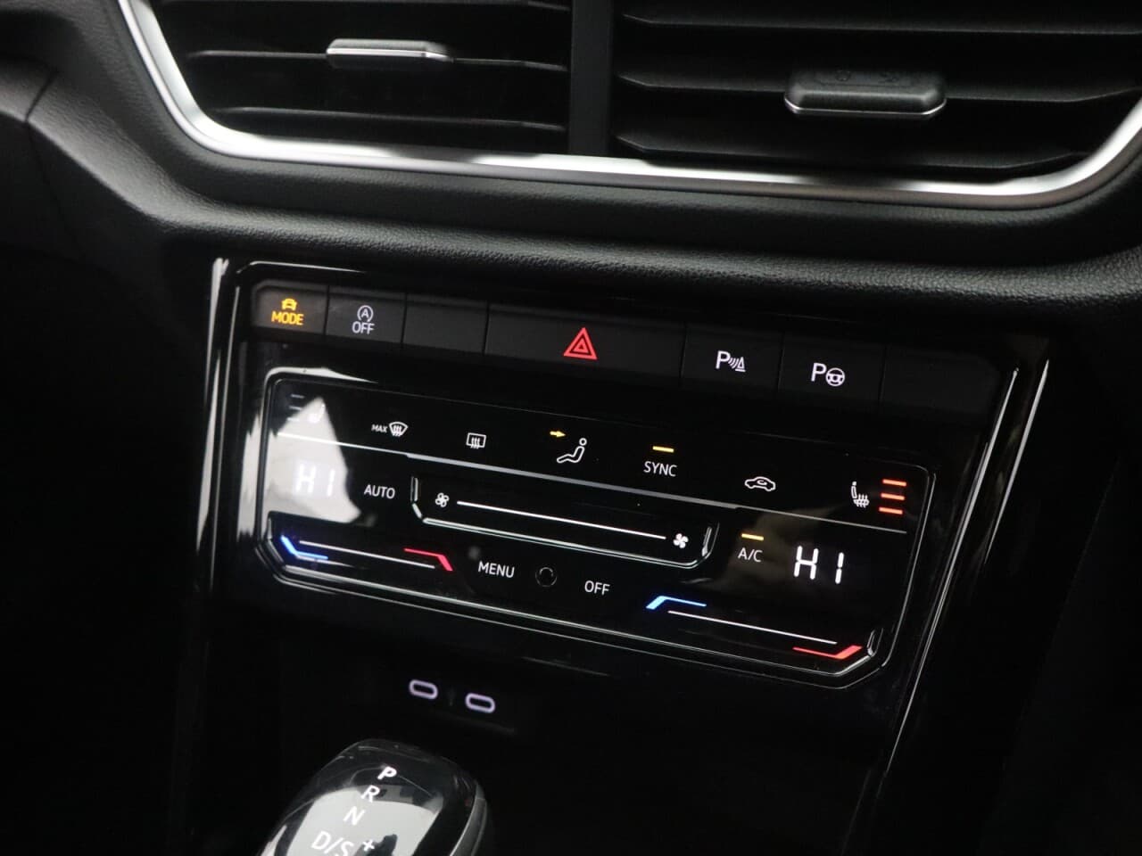 Volkswagen T-Roc 1.5 TSI R-Line — image 27