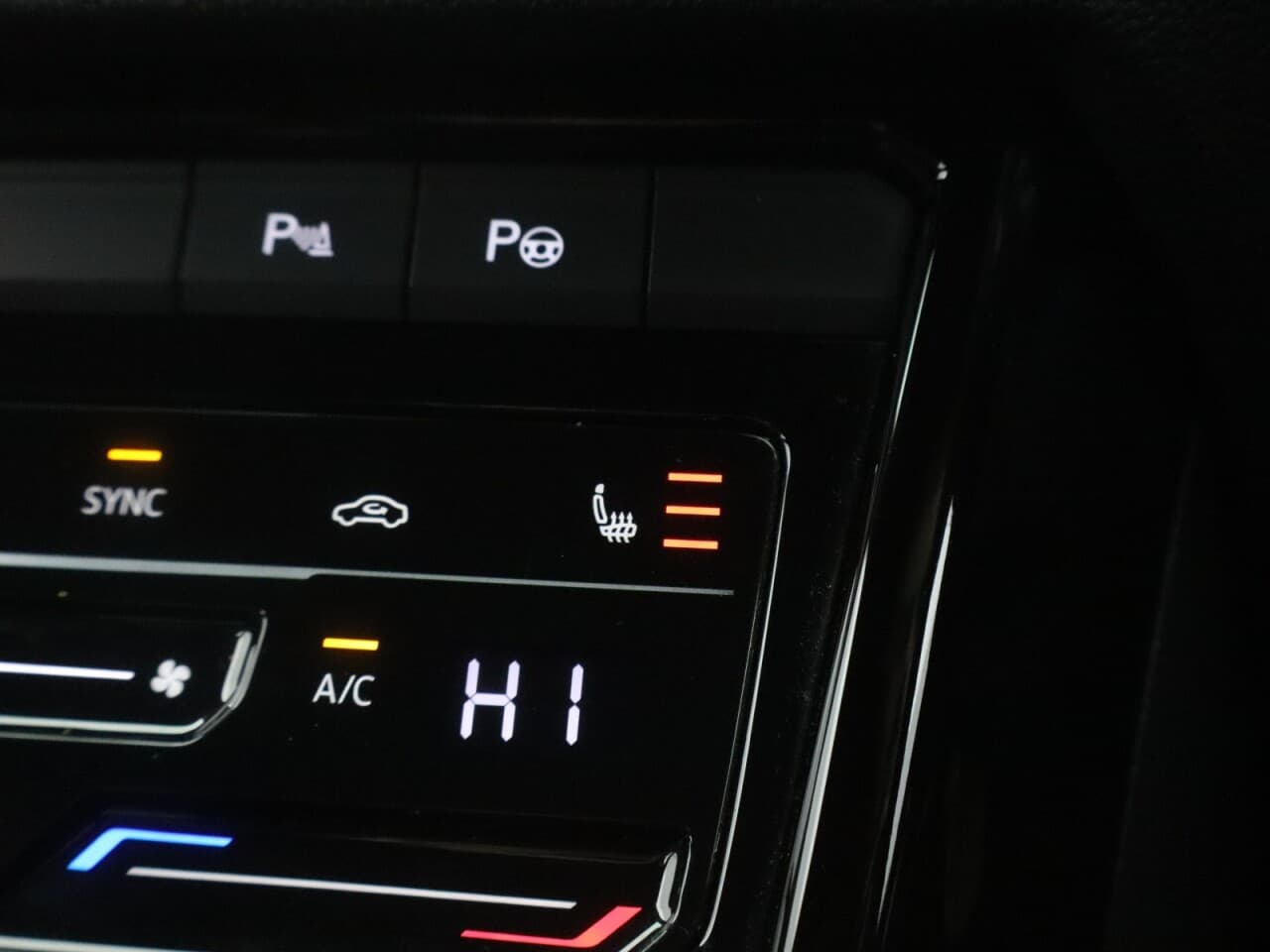 Volkswagen T-Roc 1.5 TSI R-Line — image 28