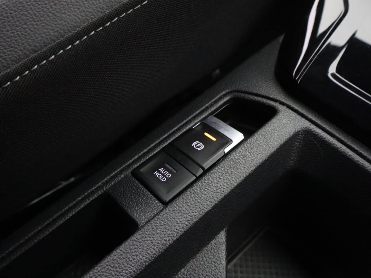 Volkswagen T-Roc 1.5 TSI R-Line — image 30
