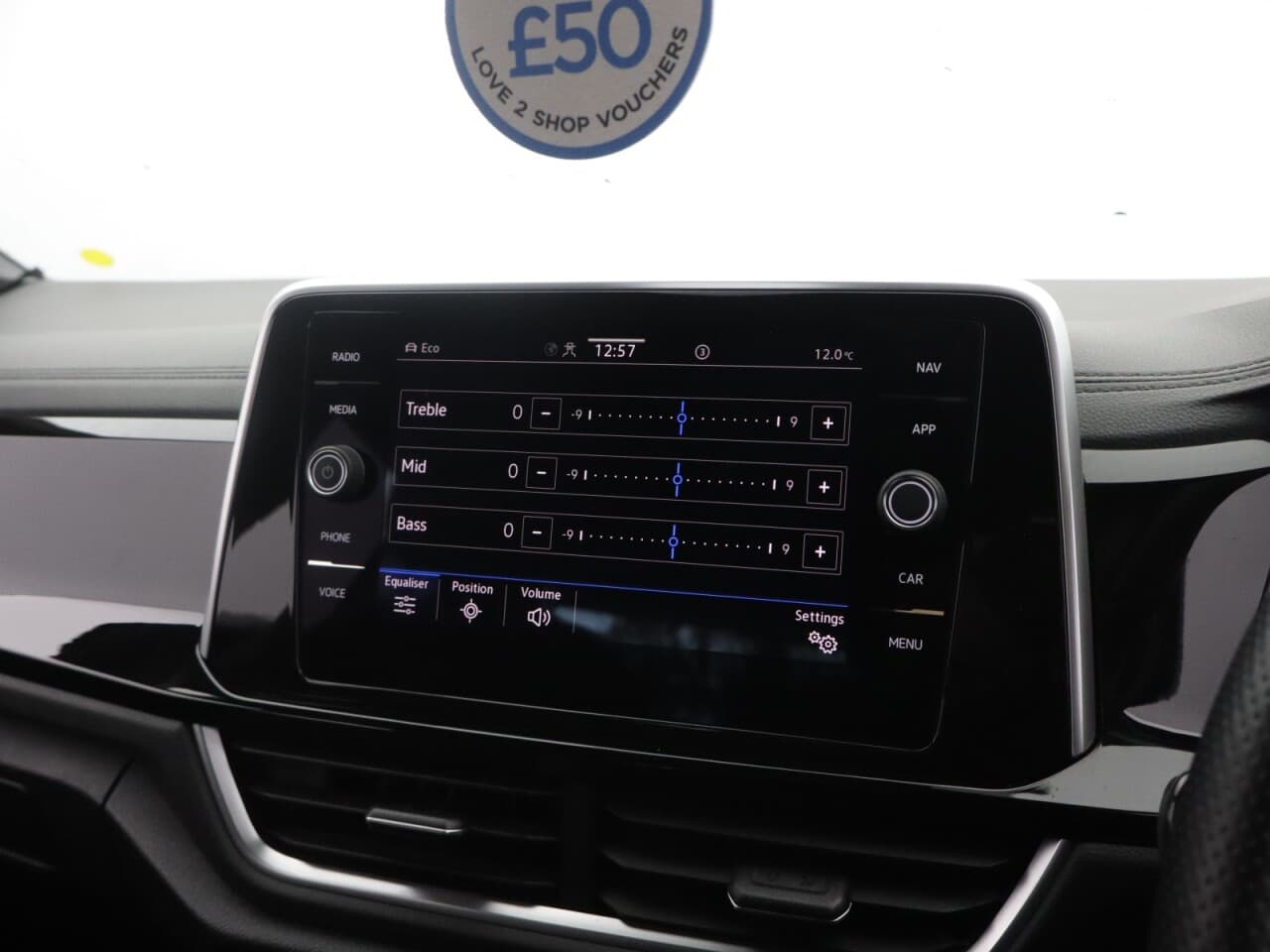 Volkswagen T-Roc 1.5 TSI R-Line — image 36