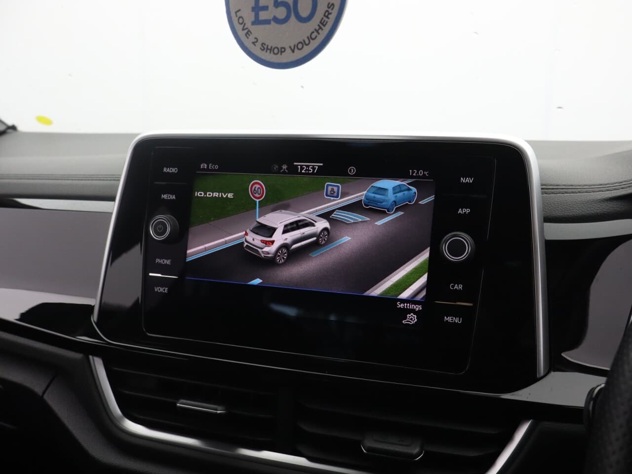 Volkswagen T-Roc 1.5 TSI R-Line — image 37