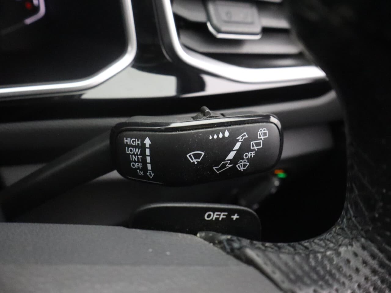 Volkswagen T-Roc 1.5 TSI R-Line — image 42