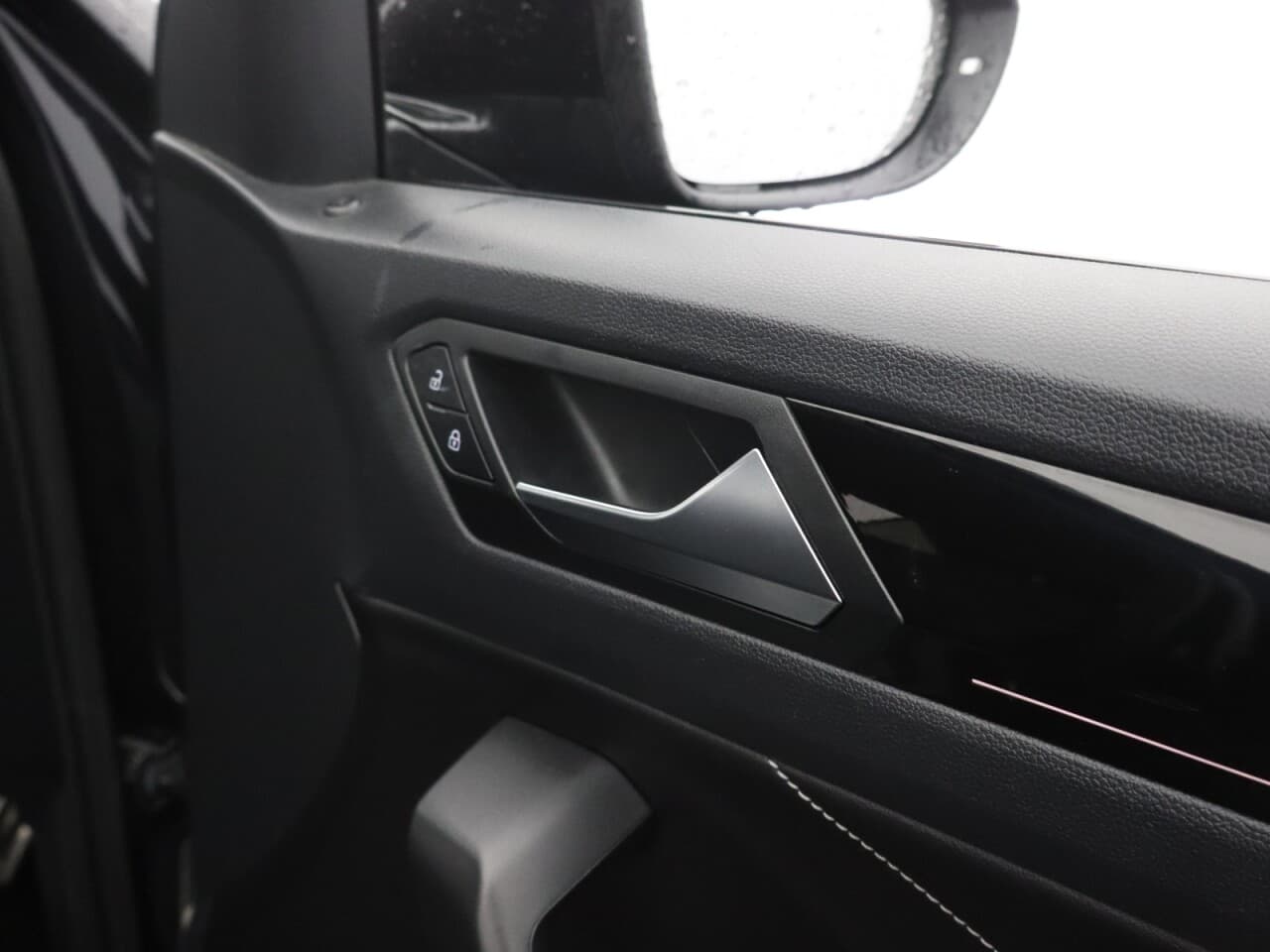 Volkswagen T-Roc 1.5 TSI R-Line — image 46