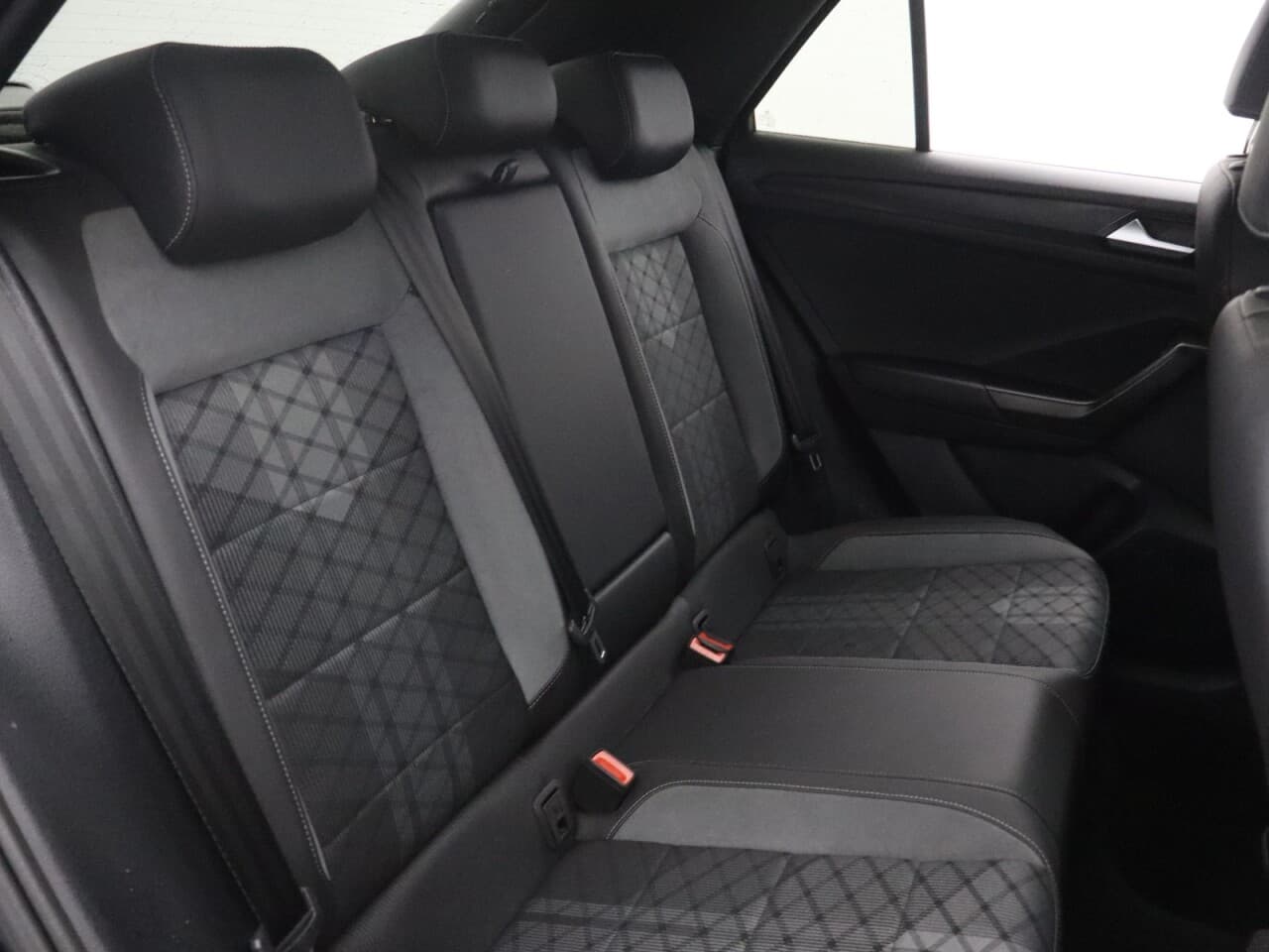 Volkswagen T-Roc 1.5 TSI R-Line — image 47
