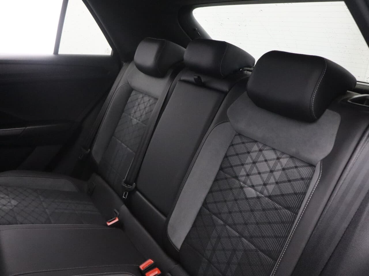 Volkswagen T-Roc 1.5 TSI R-Line — image 49