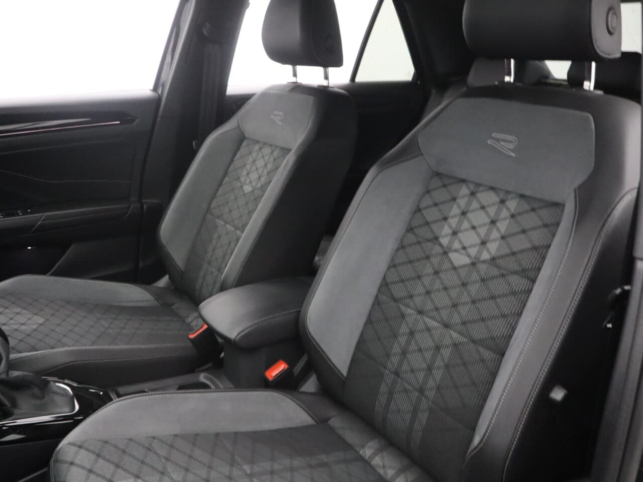 Volkswagen T-Roc 1.5 TSI R-Line — image 51