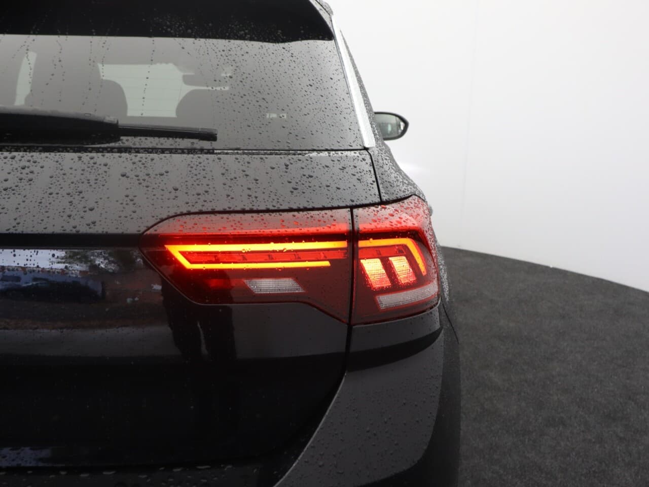 Volkswagen T-Roc 1.5 TSI R-Line — image 60