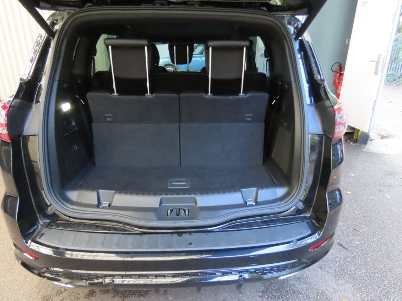 Ford S-Max 2.0 EcoBlue ST-Line — image 12