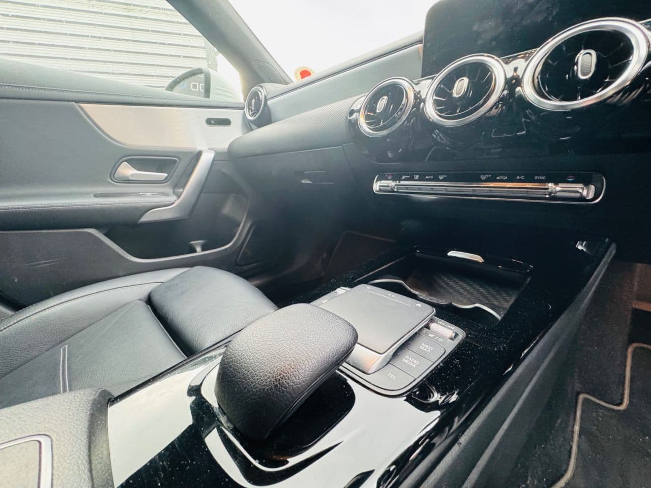 Mercedes-Benz Cla 1.3 CLA200 AMG Line — image 12