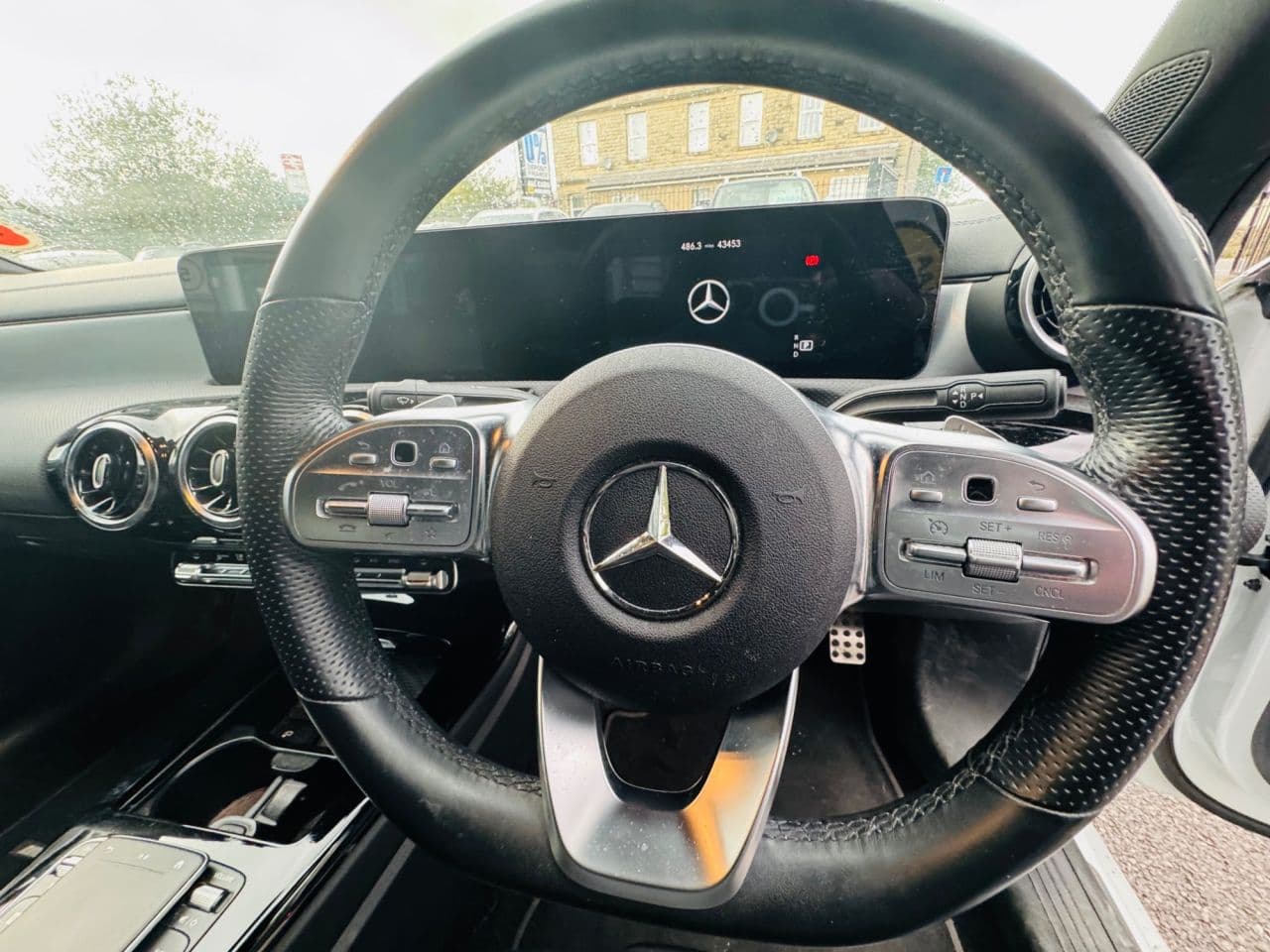Mercedes-Benz Cla 1.3 CLA200 AMG Line — image 14