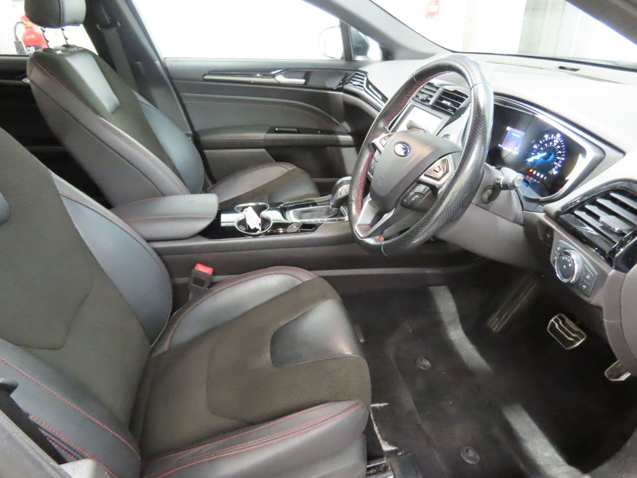 Ford Mondeo 2.0 TiVCT ST-Line Edition — image 8