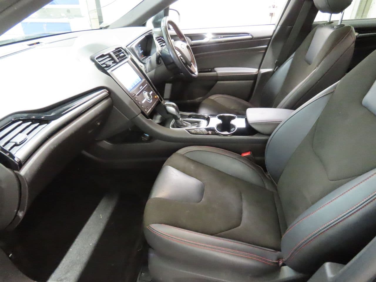 Ford Mondeo 2.0 TiVCT ST-Line Edition — image 9