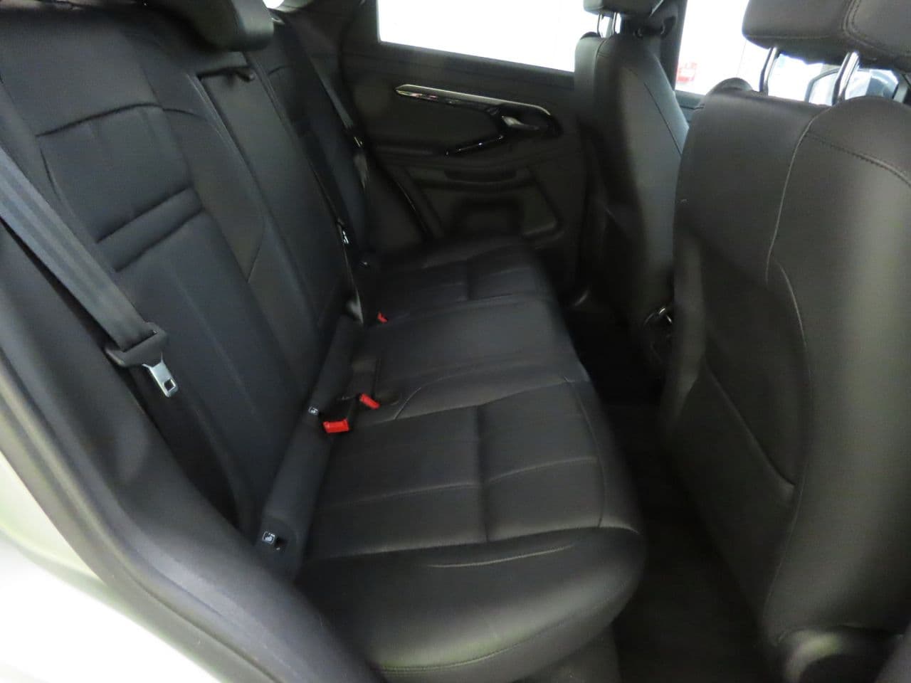 Land Rover Range Rover Evoque 2.0 P200 MHEV R-Dynamic S — image 11