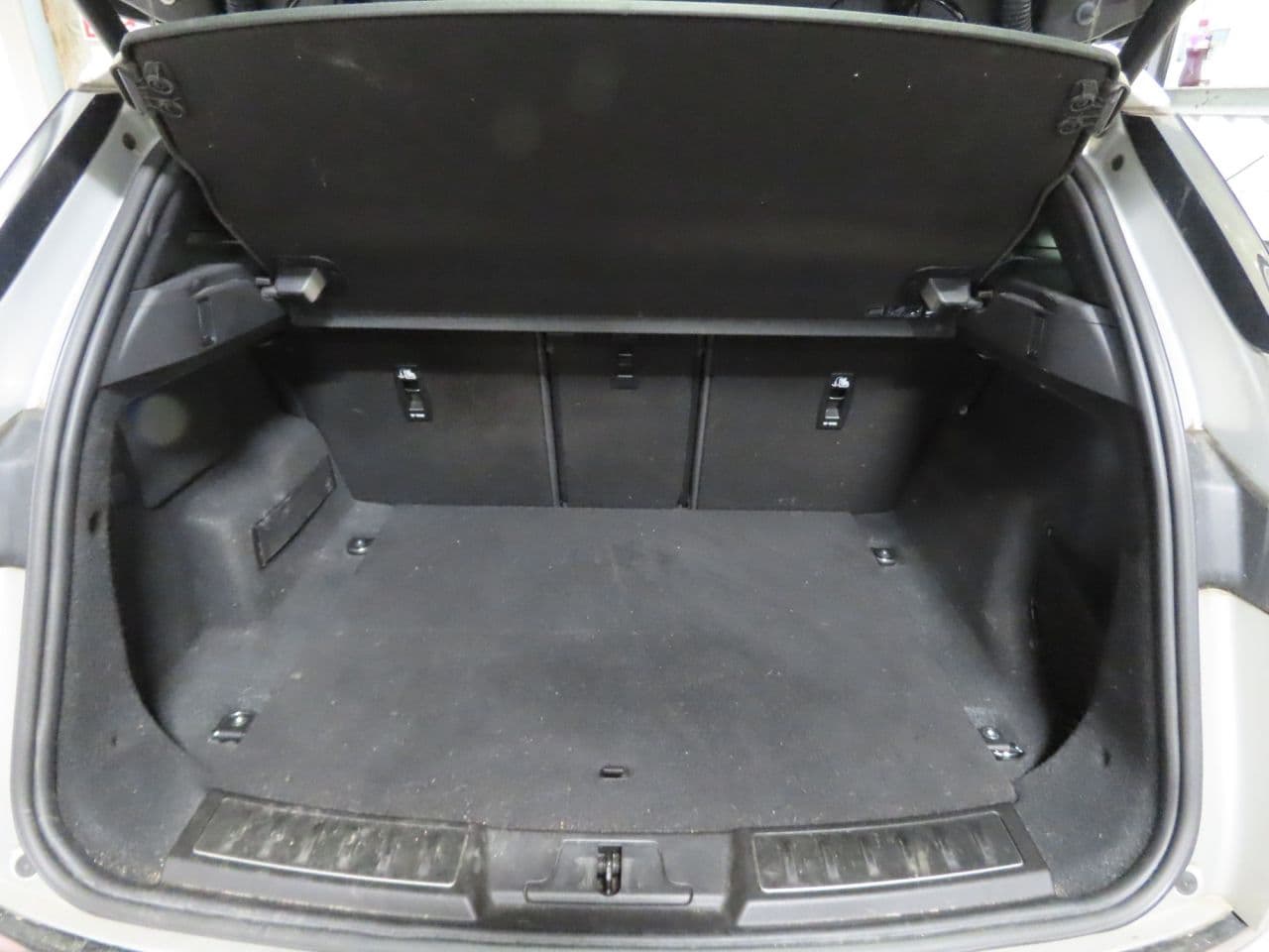 Land Rover Range Rover Evoque 2.0 P200 MHEV R-Dynamic S — image 12