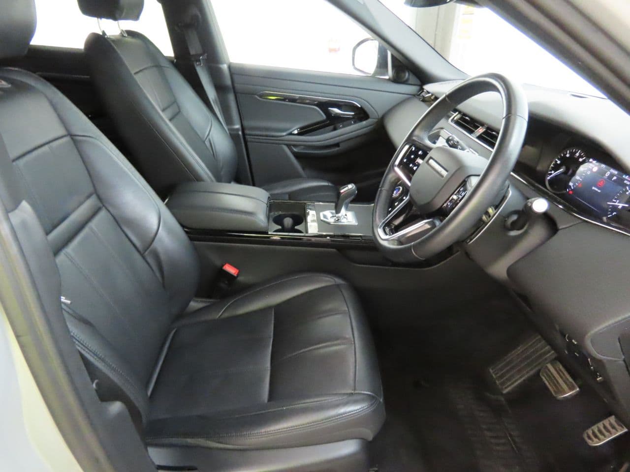 Land Rover Range Rover Evoque 2.0 P200 MHEV R-Dynamic S — image 7