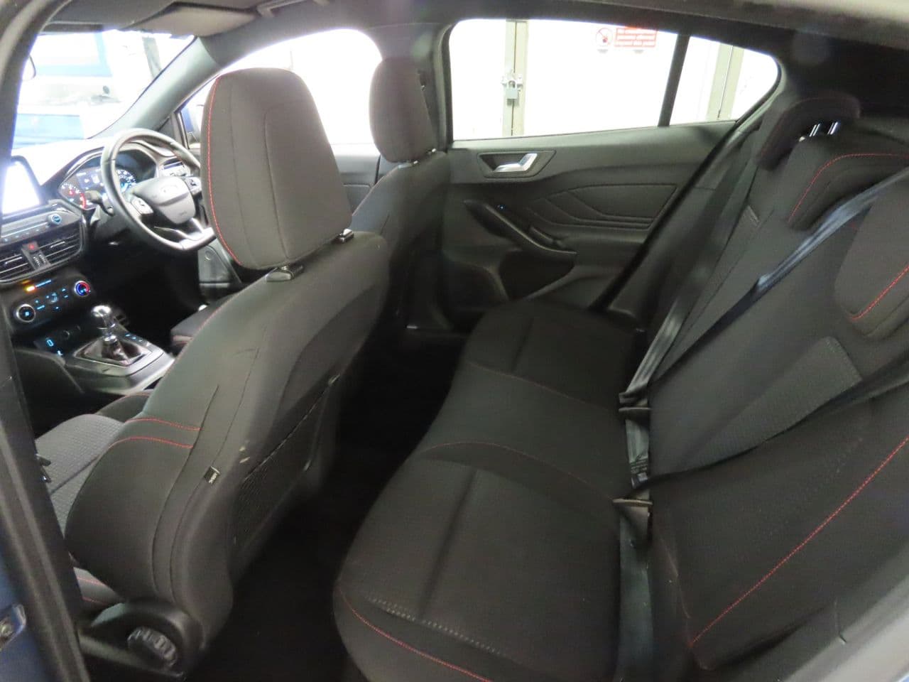 Ford Focus 1.0T EcoBoost ST-Line — image 9